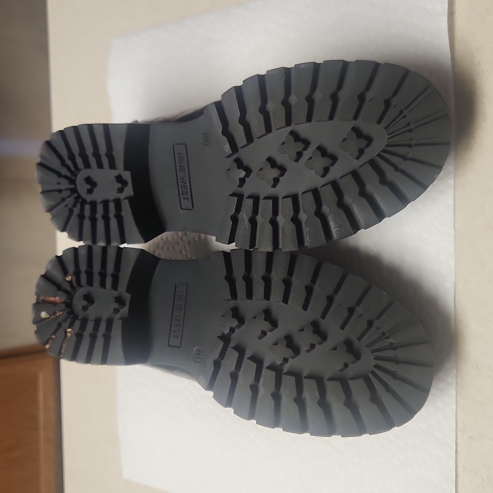 Nine West Black/Gold Croc Lug Sole Loafers/Shoes, Women's Size 7, GUC - Picture 10 of 10